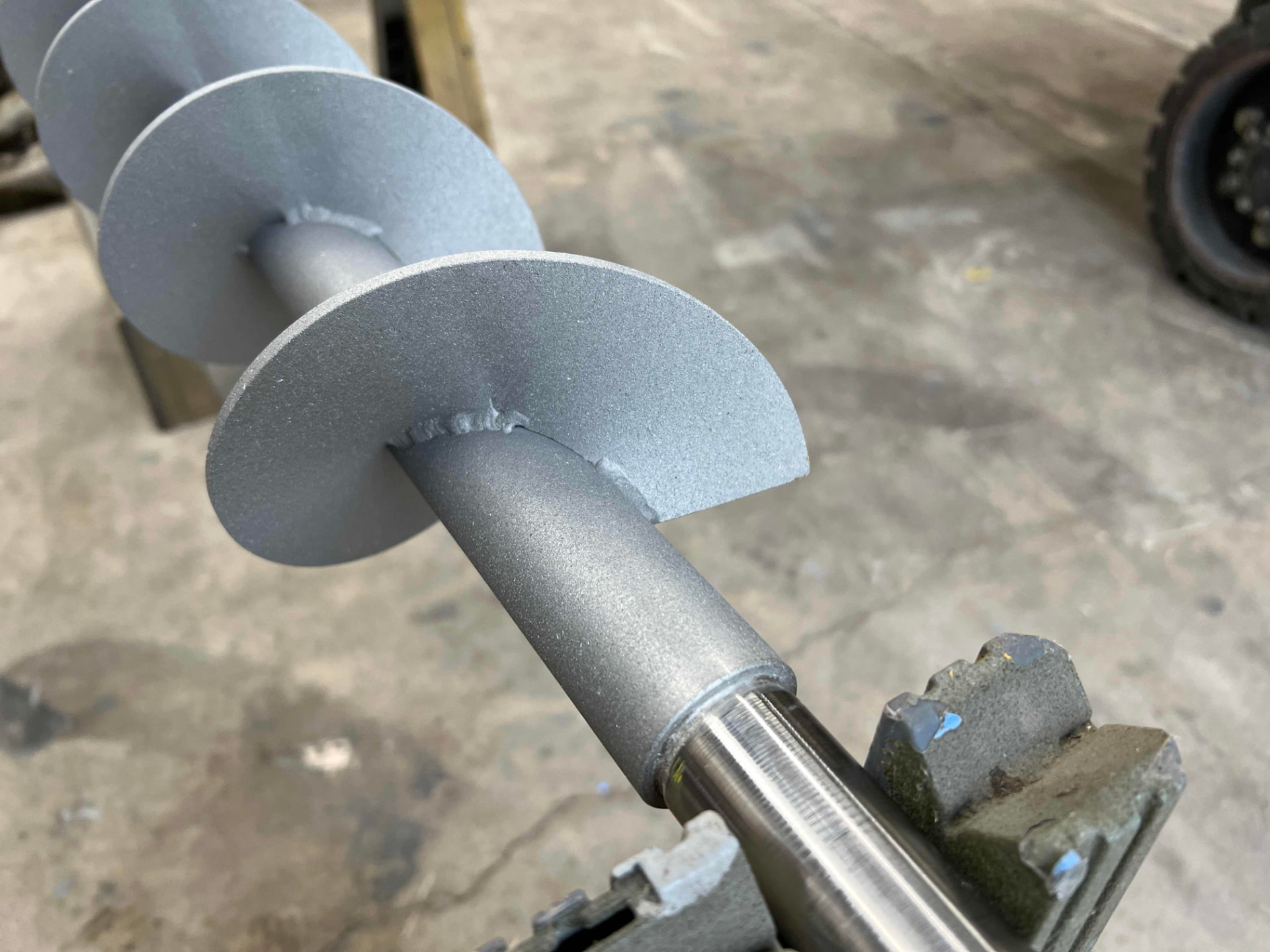 Blast profile across the flights and shaft, ready for coating.