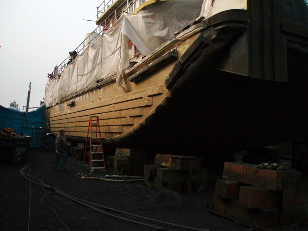 Ohio River Tugboat Hull Coating